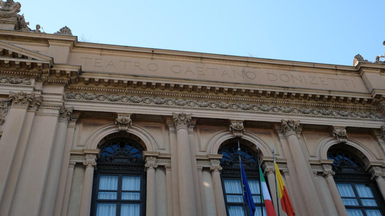 Nxt Station Deluxe Apartment Bergamo Bagian luar foto