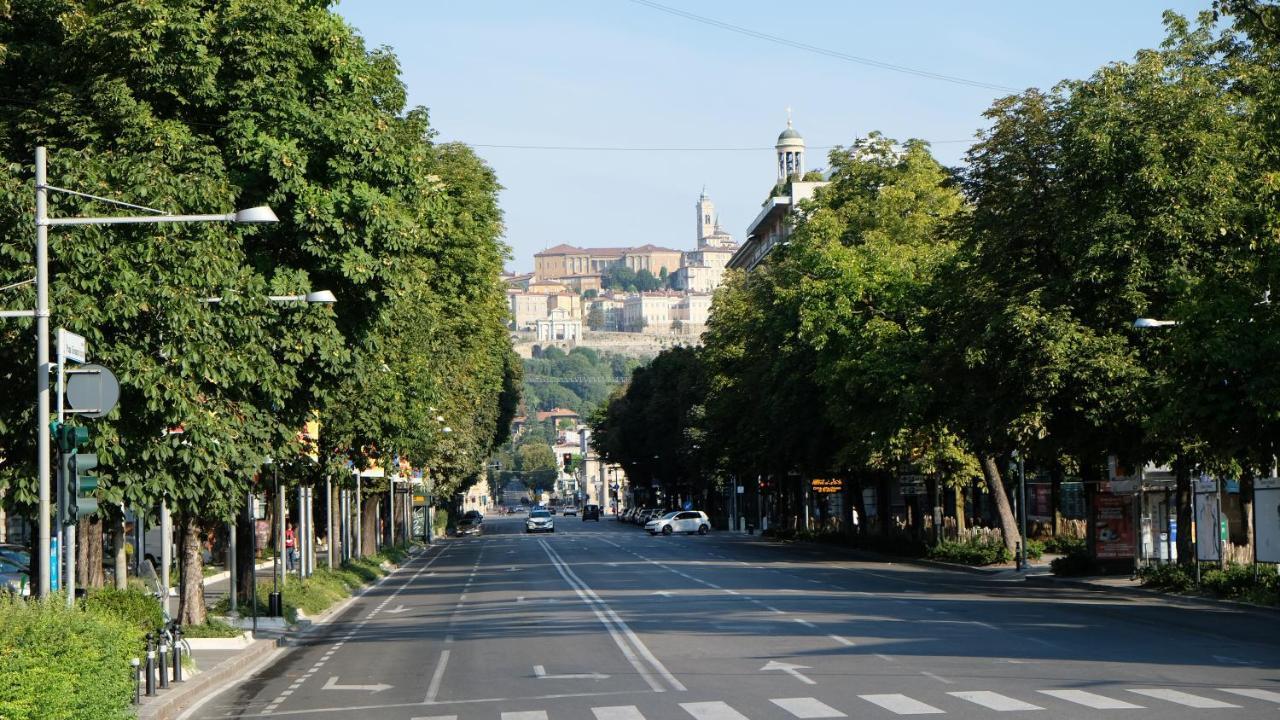 Nxt Station Deluxe Apartment Bergamo Bagian luar foto