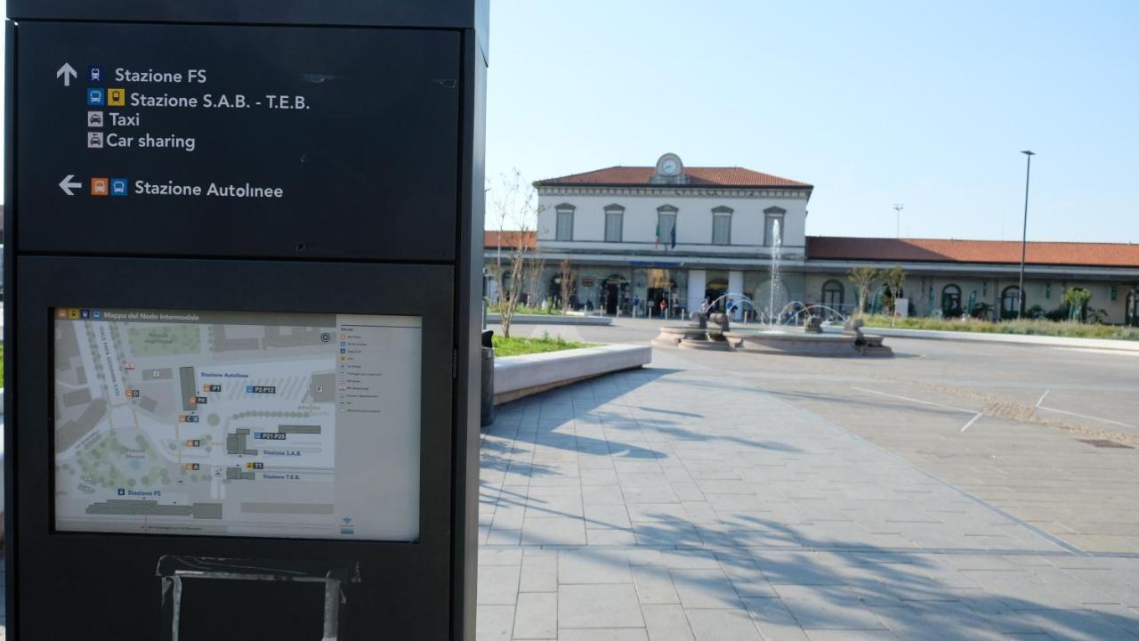 Nxt Station Deluxe Apartment Bergamo Bagian luar foto