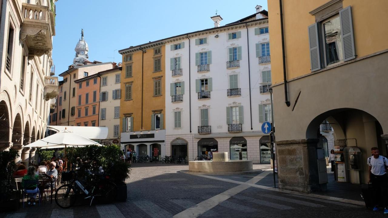 Nxt Station Deluxe Apartment Bergamo Bagian luar foto