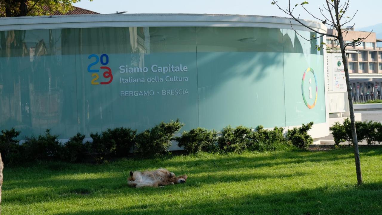 Nxt Station Deluxe Apartment Bergamo Bagian luar foto