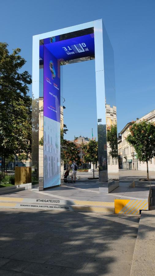 Nxt Station Deluxe Apartment Bergamo Bagian luar foto