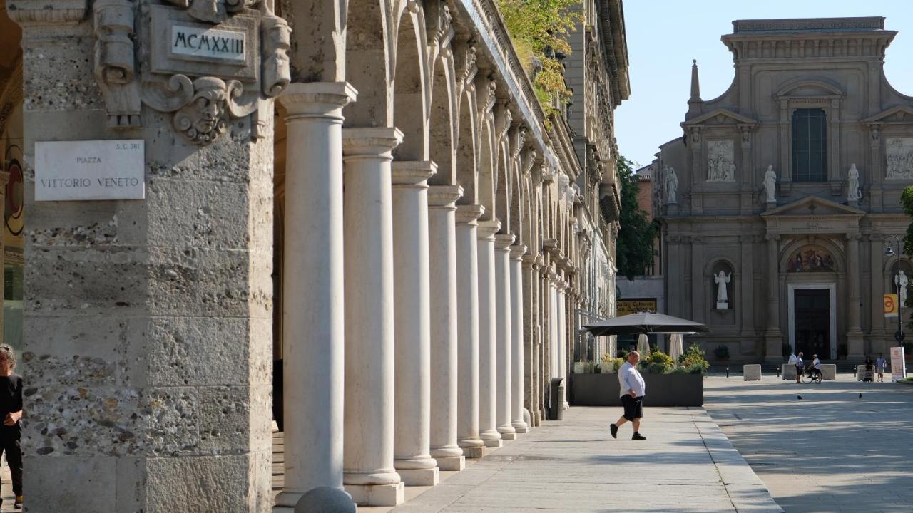 Nxt Station Deluxe Apartment Bergamo Bagian luar foto