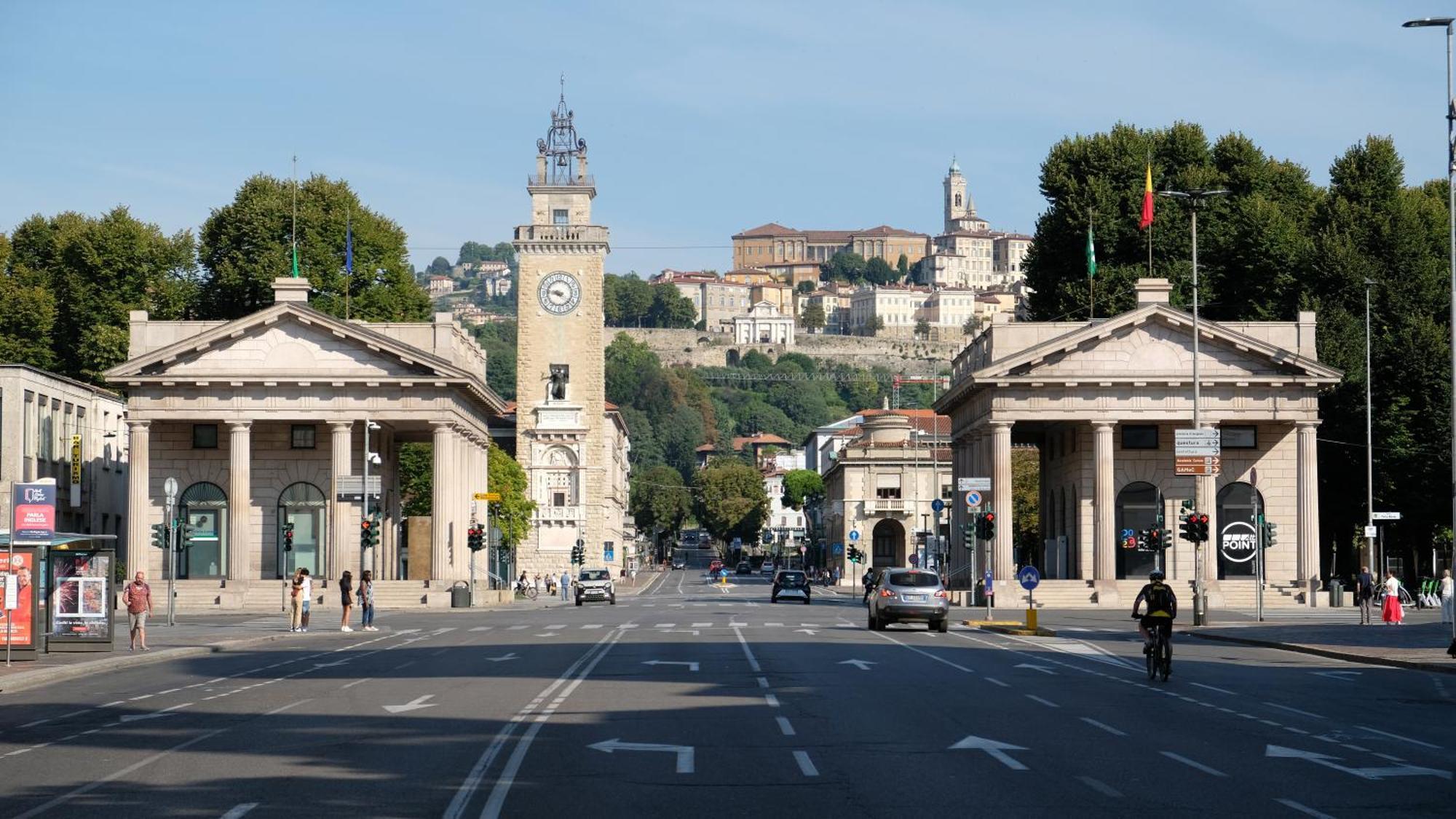 Nxt Station Deluxe Apartment Bergamo Bagian luar foto